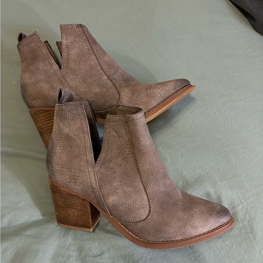 Buckle Not Rated Brown Ankle Booties